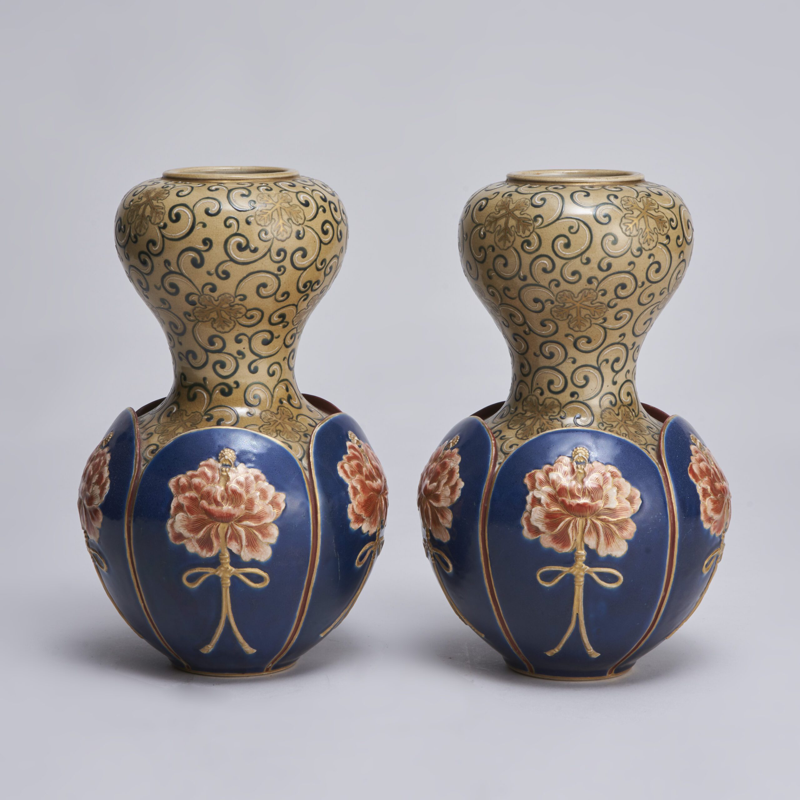 A stylish pair of Japanese ceramic vases by Makuzu Kozan (Circa 